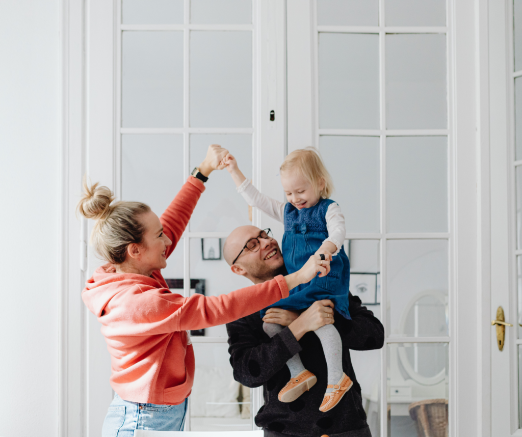happy family saved on home insurance through wetrust.co.uk